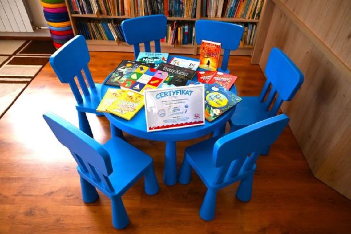 Biblioteka Komunalna z siedzibą w Majdanie Górnym już po raz kolejny włączyła się w Ogólnopolską Akcję „Kinder Mleczna Kanapka - Przerwa na wspólne czytanie” i wygrała nagrody.