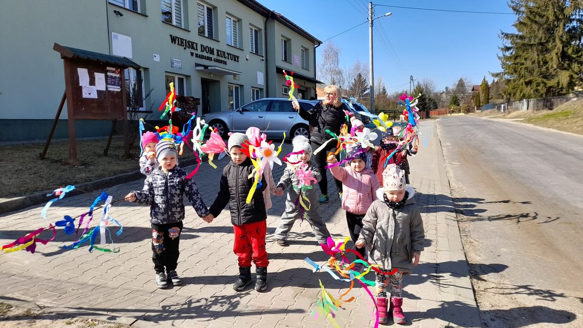 Majdan Górny: Dzieci radośnie przywitały wiosnę