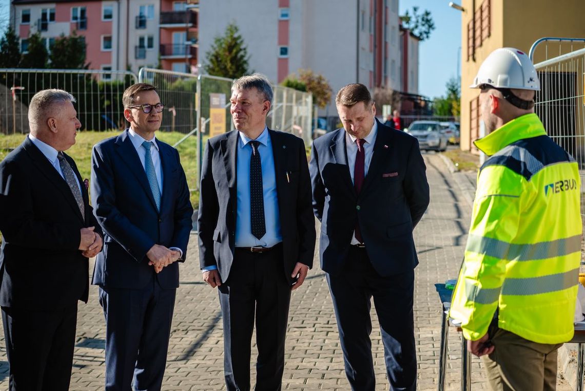 24 października Dariusz Gałecki, dyrektor szpitala powiatowego w Tomaszowie Lubelskim, gościł premiera Mateusza Morawieckiego i posłów Przemysława Czarnka oraz Tomasza Zielińskiego.