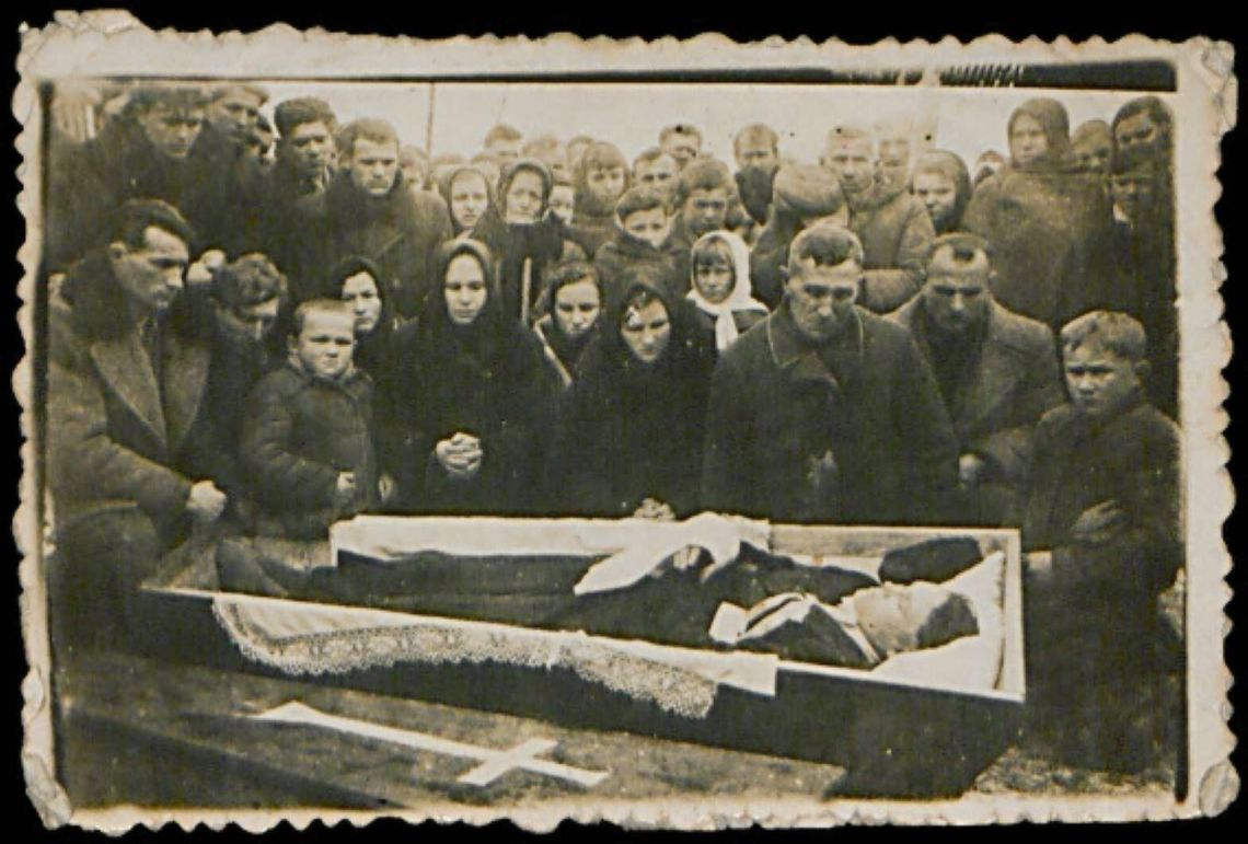 Między światem żywych a umarłych. Zaduszkowe wierzenia południowego Podlasia Między światem żywych a umarłych. Zaduszkowe wierzenia południowego Podlasia