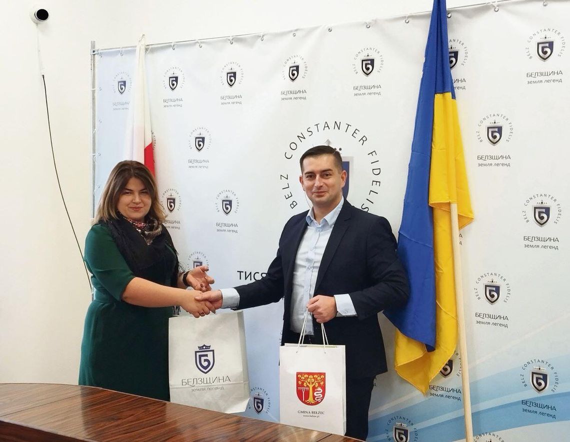 Międzynarodowa współpraca gminy Bełżec z miastem Bełz Mateusz Jarosz, wójt gminy Bełżec, i Oksana Bereza, burmistrz miasta Bełz, podpisali umowę partnerską.