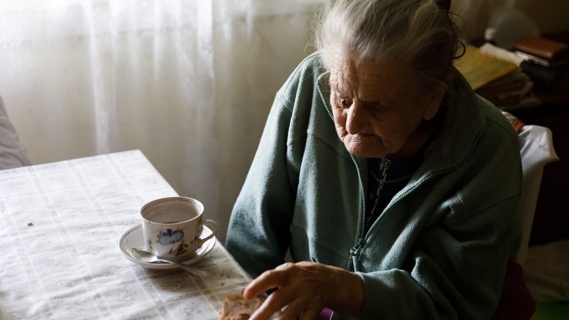 W 2025 roku seniorzy zawarli rekordową liczbę umów dożywocia. Co ósma dotyczyła działek rolnych. Zdaniem ekspertów to efekt zmian demograficznych.