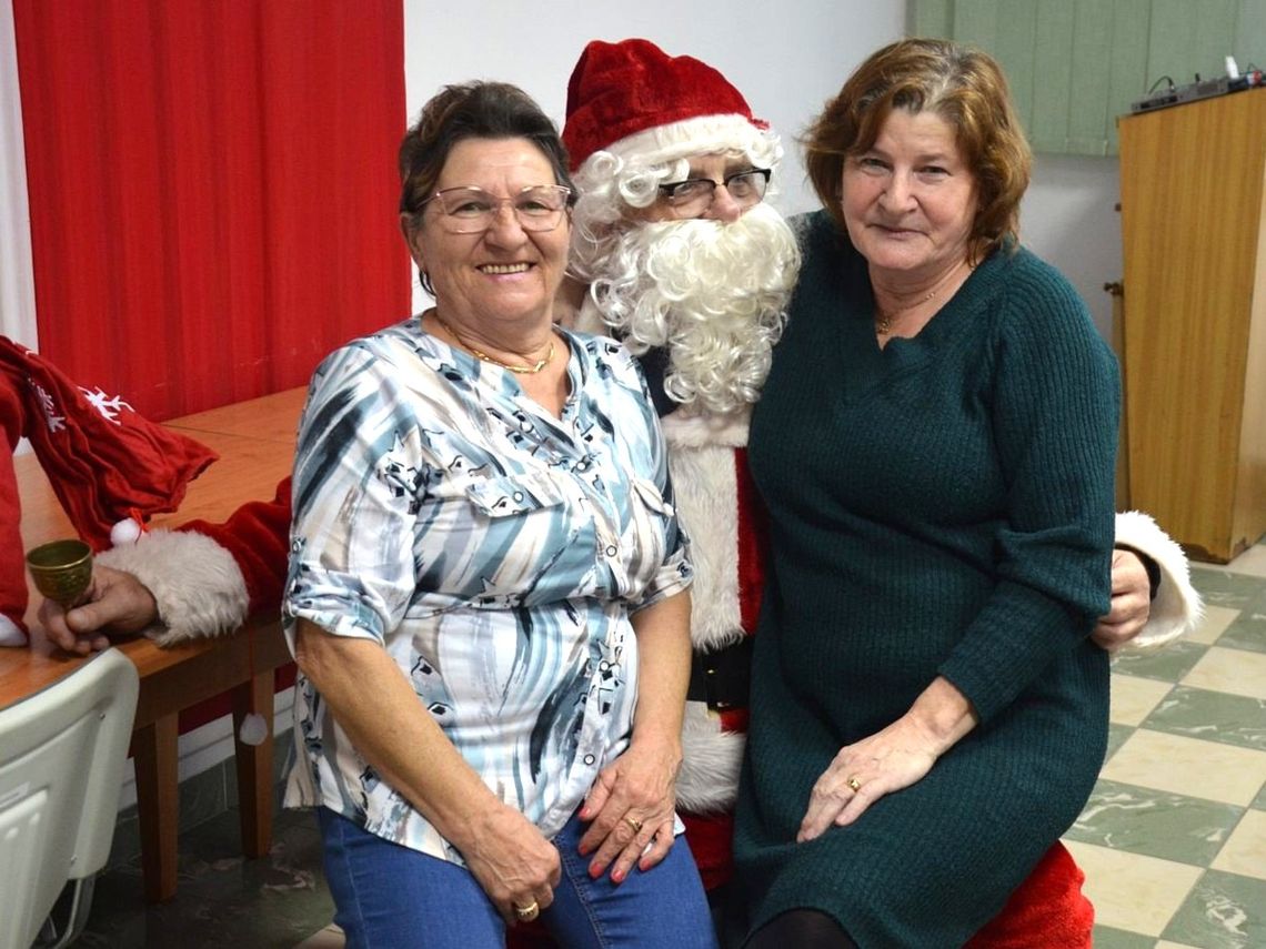 Święty Mikołaj odwiedził seniorów w gminie Telatyn.