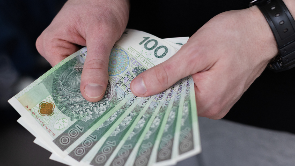 Miliardy złotych na zdrapki. Wierzymy, że los nam będzie sprzyjał Ile Polacy wydają na zdrapki Lotto i ile na tym zarabiają?