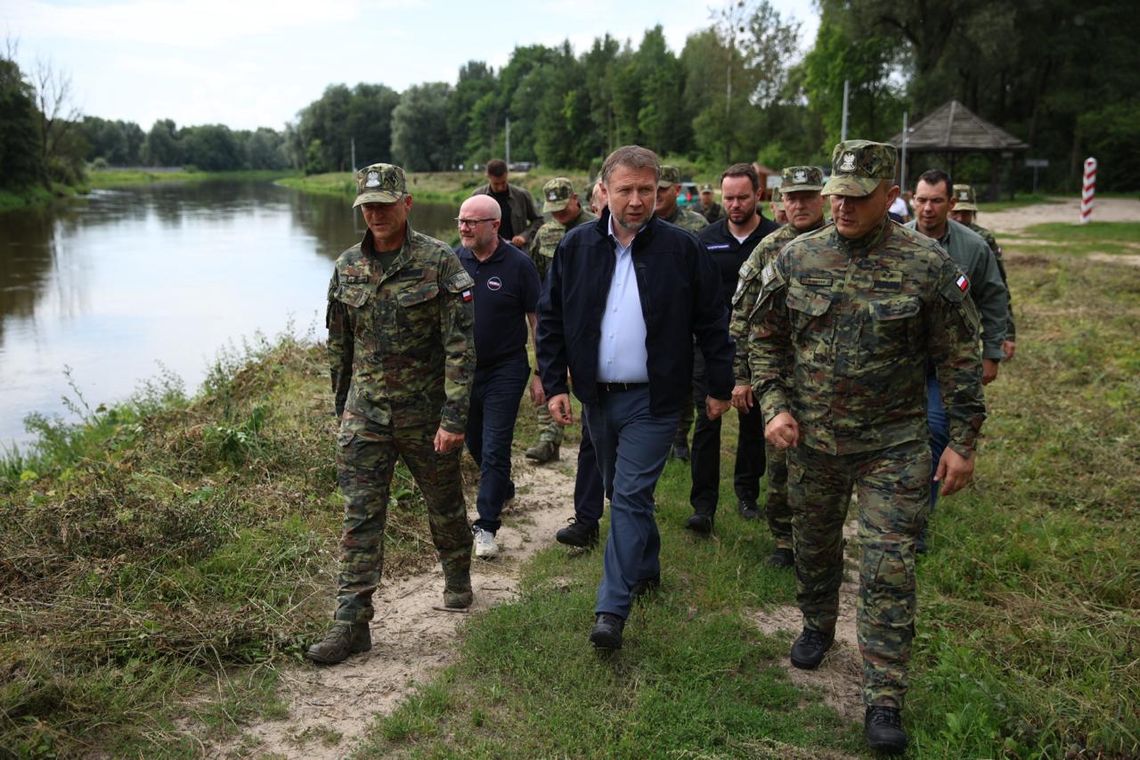 Minister Spraw Wewnętrznych i Administracji Marcin Kierwiński odwiedził w poniedziałek rejon wschodniej granicy Polski.