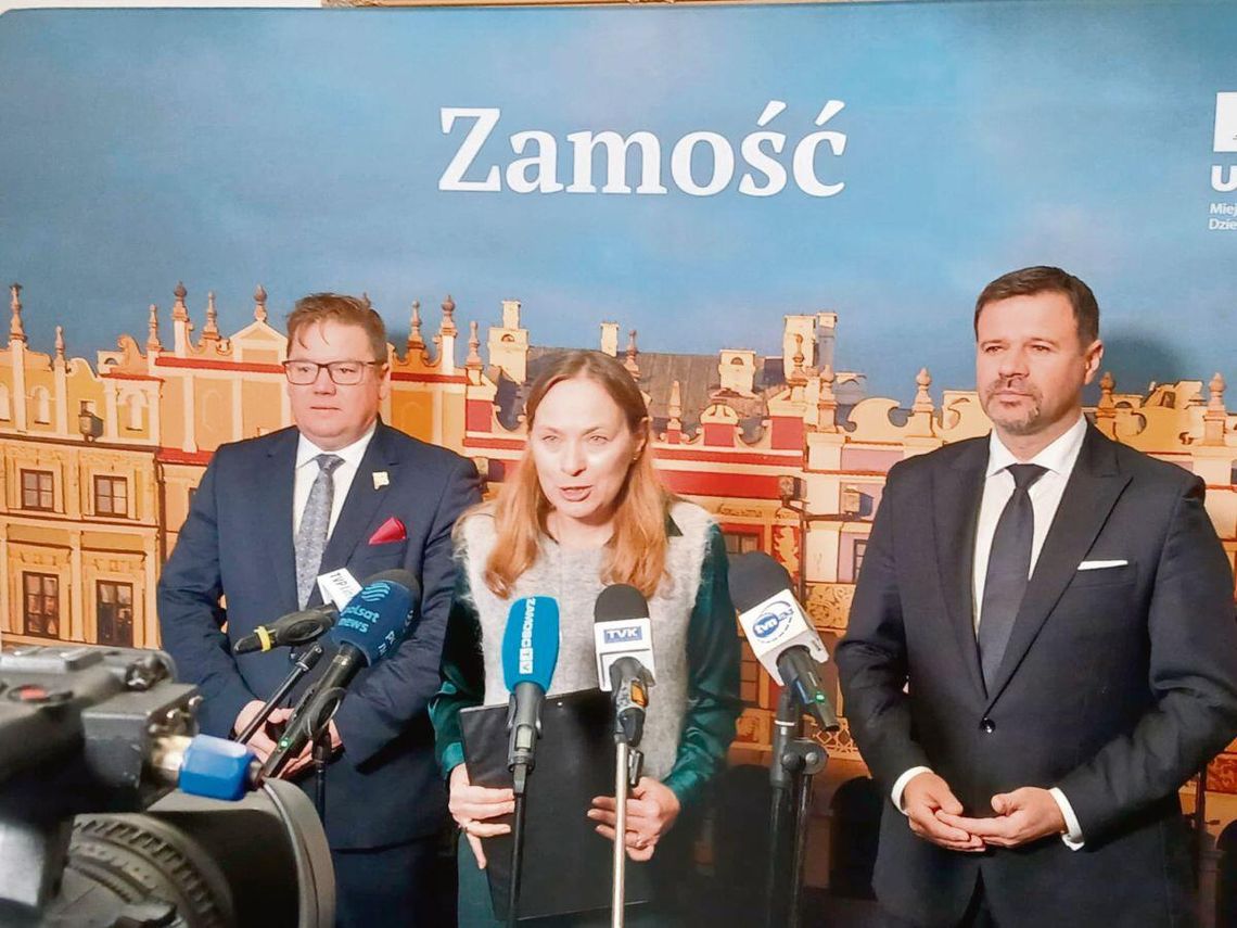 Minister Pełczyńska-Nałęcz wizytowała Zamość. Z samorządowcami rozmawiała o wsparciu obszarów przygranicznych Przed spotkaniem z samorządowcami odbyła się konferencja prasowa. Pani minister towarzyszyli poseł Sławomir Ćwik i prezydent Zamościa Rafał Zwolak.