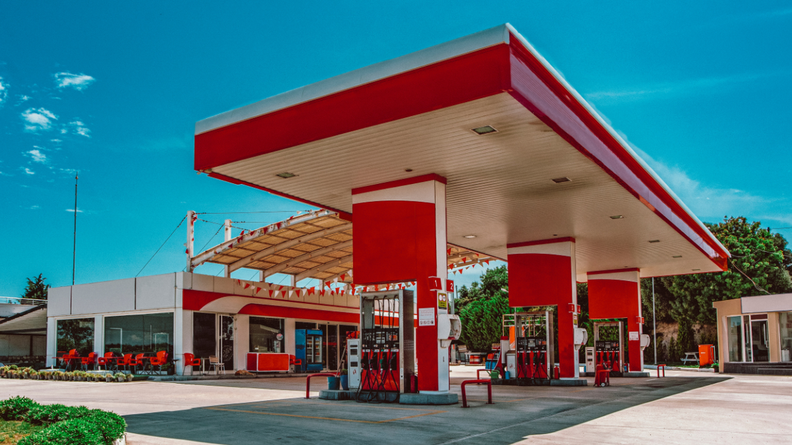 Sprawa dotyczy zakazu sprzedaży procentów na stacjach paliw.