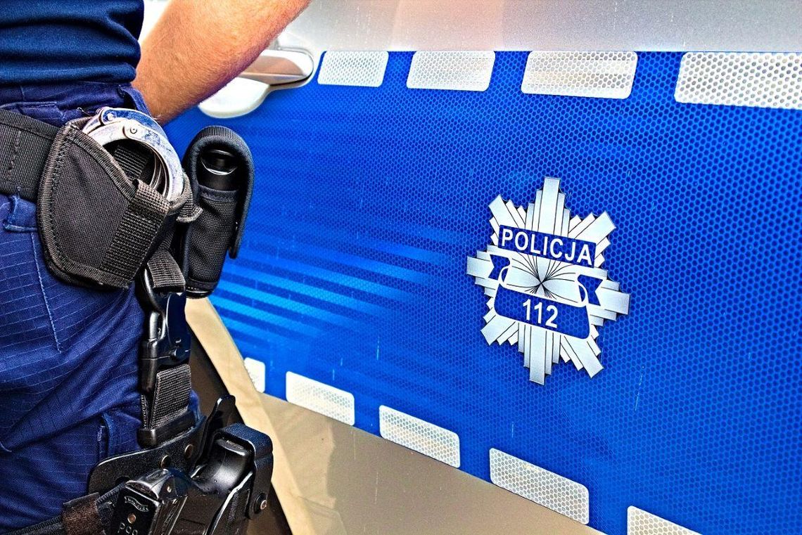 58-latek z gminy Mircze i jego 33-letni syn zostali zatrzymani na gorącym uczynku, gdy kradli pieczywo w jednym ze sklepów spożywczych w Mirczu.