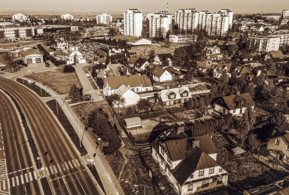 Mirosław Chmiel przekazał do zasobu Archiwum Państwowego w Zamościu fotografie pochodzące z wystawy „Nowe Miasto?”.