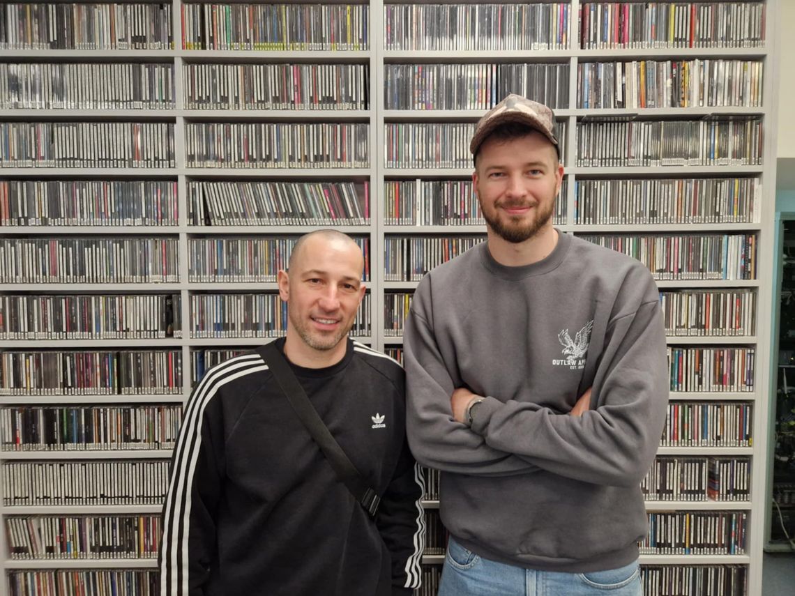 Trener Krzysztof Andrzejewski oraz kapitan zespołu Mariusz Marcyniak w rozmowie z Marcinem Petrukiem.