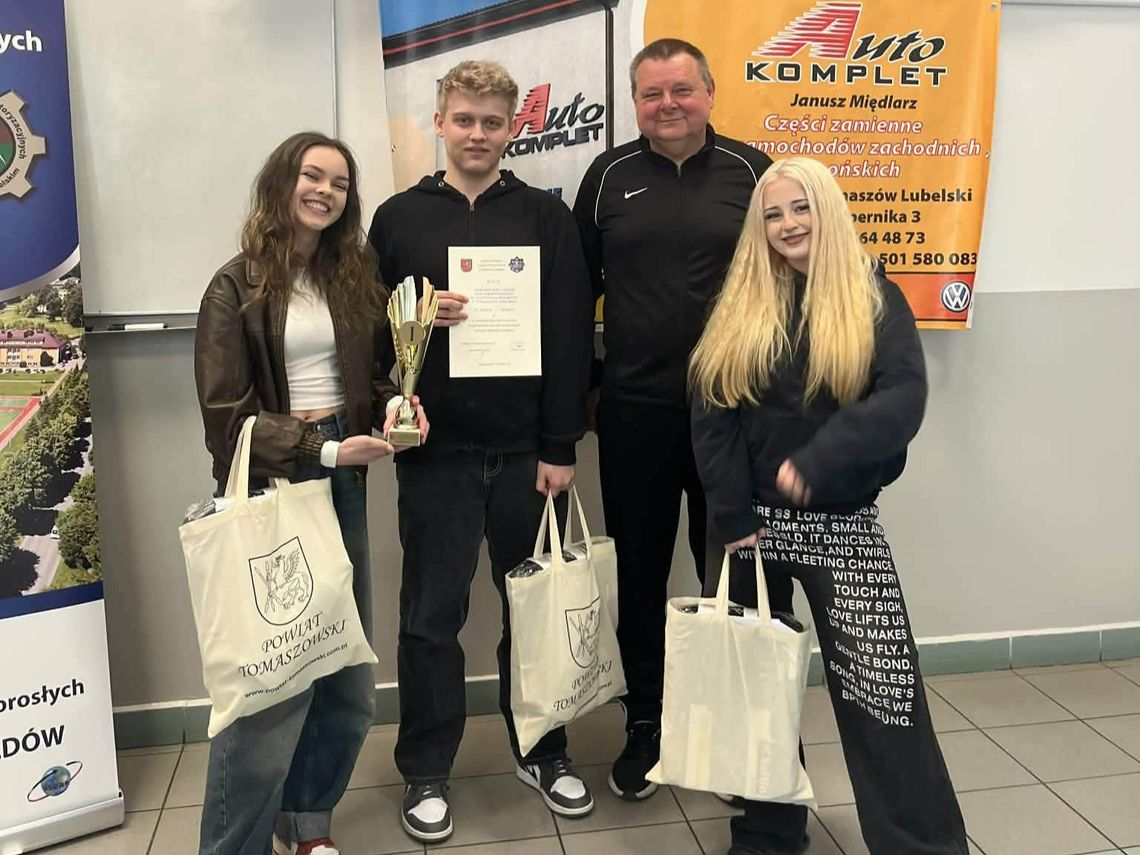 Mistrzowie kierownicy z Bartosza. Wygrali eliminacje powiatowe Ogólnopolskiego Turnieju Motoryzacyjnego Drużyna z I Liceum Ogólnokształcącego im. Bartosza Głowackiego w Tomaszów Lubelski zwyciężyła w powiatowych eliminacjach Ogólnopolskiego Młodzieżowego Turnieju Motoryzacyjnego.