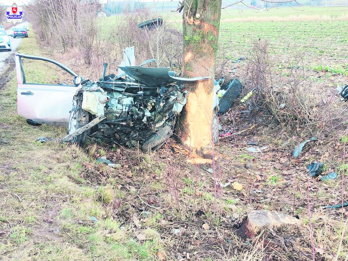 Zalesie. W lutym na drzewie rozbił się nissanem micra 19-latek. Chłopak zginął na miejscu.