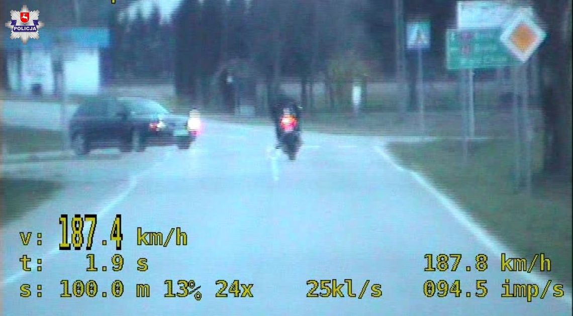 Motocyklista pędził ponad 180 km/h w terenie zabudowanym. Nie zauważył policji