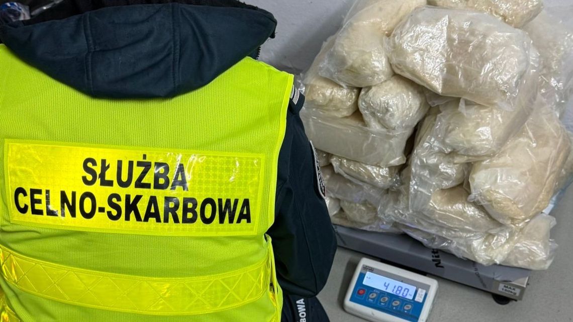 Lubelska Krajowa Administracja Skarbowa i Nadbużański Oddział Straży Granicznej przejęli prawie 42 kg mefedronu.
