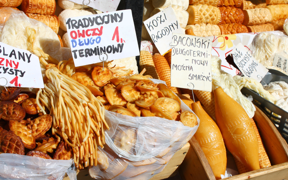 Oscypek bez ochrony przed Mercosurem. Polska pominęła regionalne produkty i wpisała tylko dwa alkohole! W umowie UE-Mercosur Polska zgłosiła tylko dwa alkohole. Oscypek i inne regionalne produkty nie znalazły się na liście nazw objętych ochroną.