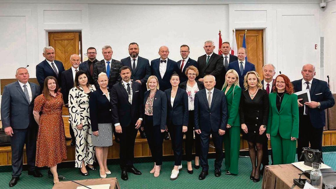 Nasza niemłoda, ale wykształcona rada. Sprawdzamy radnych miasta Zamość Rada Miasta Zamość na początku nowej kadencji.