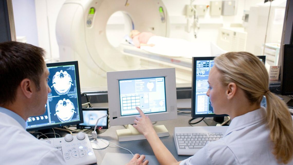 NFZ nie zamrozi płac, ale uderzy w pacjentów. Limity na badania i wizyty u specjalistów Nie będzie mrożenia płac medyków. NFZ znalazł inny sposób na oszczędności: wprowadzi limity na badania diagnostyczne i wizyty u lekarzy specjalistów.