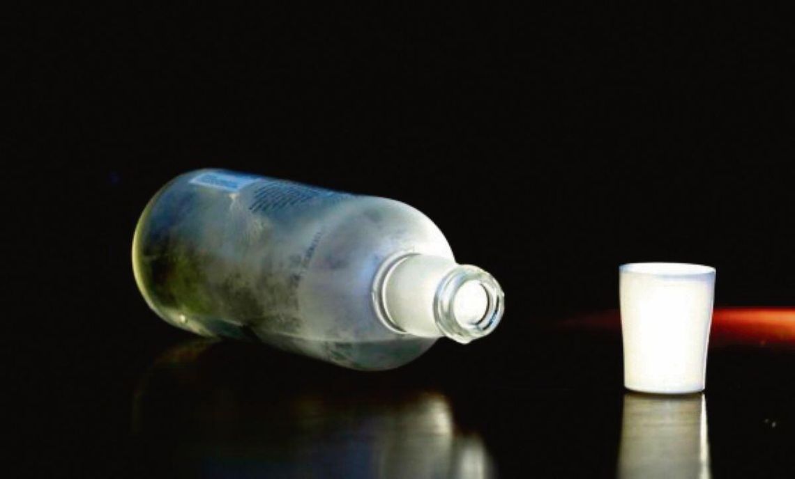 Nie ma renty „alkoholowej”, tak jak nie ma renty „cukrzycowej”. Za co więc przysługuje świadczenie? Choroba alkoholowa sama w sobie nie jest wystarczającym powodem do przyznania renty z tytułu niezdolności do pracy.