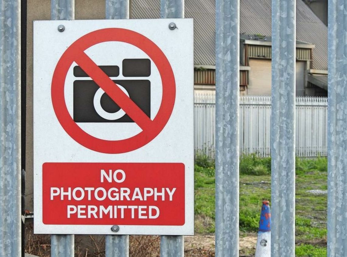 Przepisy, które zakazują fotografowanie obiektów strategicznych, są niezgodne z Konstytucją. Tak ocenia ten zakaz rzecznik praw obywatelskich.