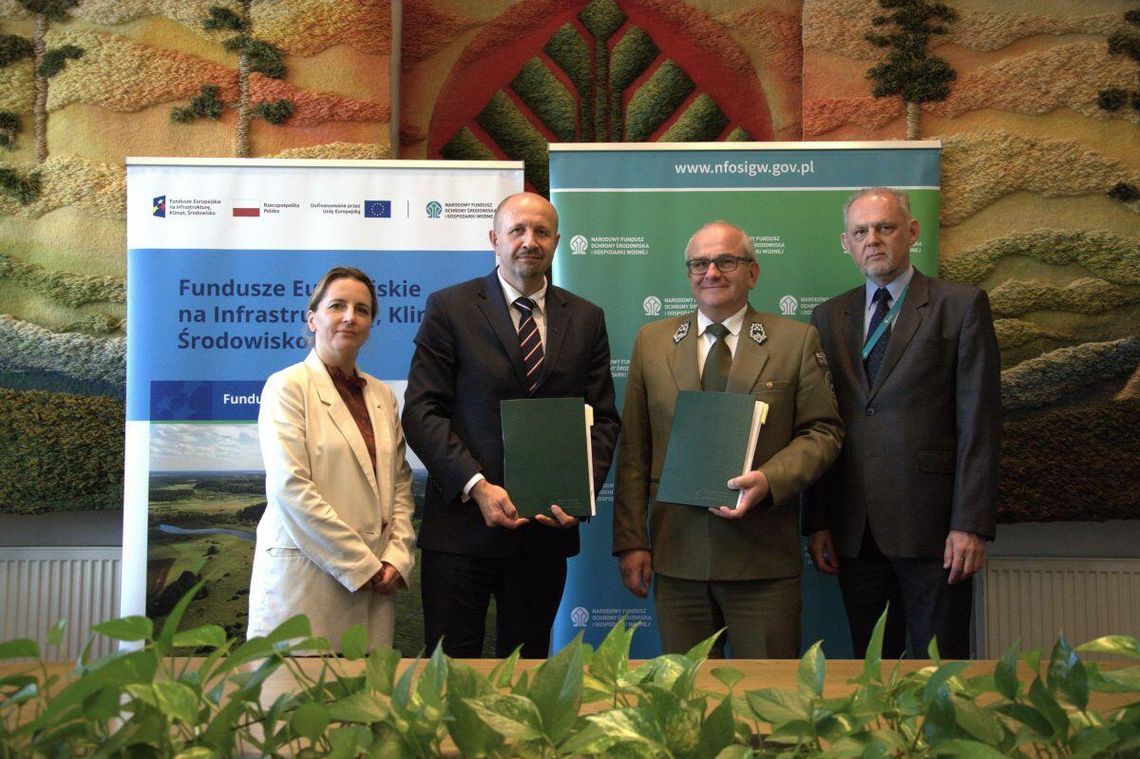 5 sierpnia w siedzibie Narodowego Funduszu Ochrony Środowiska i Gospodarki Wodnej w Warszawie została podpisana umowa na dofinansowanie projektu. Umowę podpisali: Robert Gajda – zastępca prezesa zarządu NFOŚiGW oraz Tadeusz Grabowski – dyrektor Roztoczańskiego Parku Narodowego.