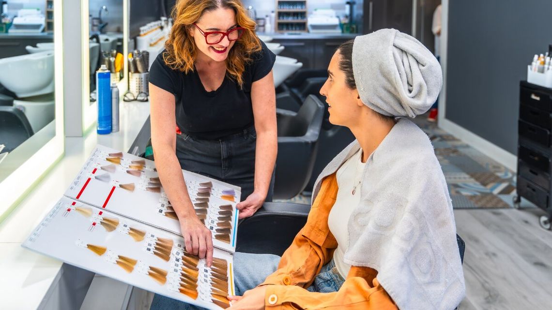 Sztuczna inteligencja zmienia rynek pracy, ale są zawody, w których człowiek pozostanie niezastąpiony jeszcze przez lata.