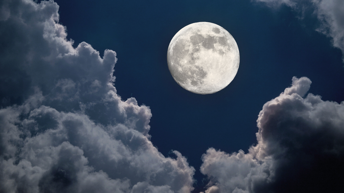 Noc z Zimnym Księżycem. To już ostatnia pełnia w tym roku Zimny Księżyc to popularna nazwa grudniowej pełni Księżyca.