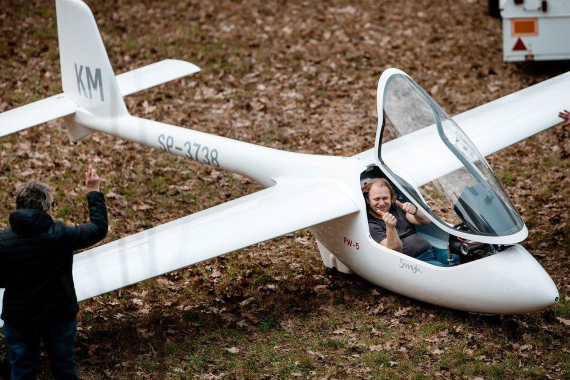 Nowy profil lotniczy w liceum w Łaszczowie. To konkurencyjny kierunek Od września Liceum Ogólnokształcące im. Stanisława Kostki Starowieyskiego w Łaszczowie uruchamia nowy kierunek kształcenia – profil lotniczy.