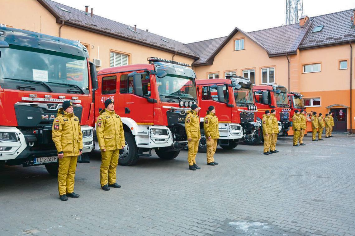 Nowy sprzęt dla strażaków z Krasnegostawu, Tomaszowa, Biłgoraja, Hrubieszowa, Zamościa i Chełma Na placu przed siedzibą Komendy Miejskiej Państwowej Straży Pożarnej w Zamościu uroczyście przekazano 20 lutego specjalistyczny sprzęt 6 jednostkom PSP z woj. lubelskiego.