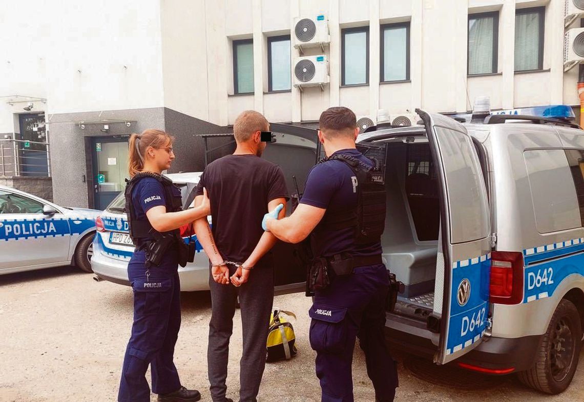 Mężczyzna został doprowadzony do Prokuratury Rejonowej w Zamościu, gdzie usłyszał zarzut usiłowania zabójstwa.