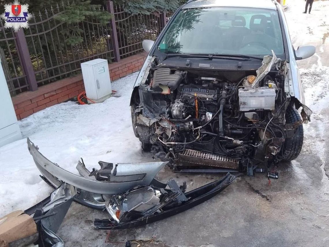 O krok od tragedii w Szopinku. Ford wjechał wprost pod pociąg do Hrubieszowa Rozbity Ford na miejscu wypadku w Szopinku.