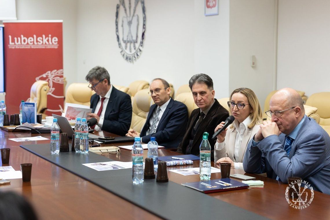 26 stycznia w murach rektoratu Akademii Zamojskiej odbyło się sympozjum naukowe poświęcone problematyce początku świata i człowieka w kontekście teorii creatio ex nihilo.