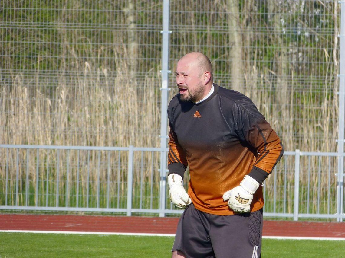 Graf Chodywańce zdecydowanie przybiera na wartości, jeśli bramki tego zespołu strzeże doświadczony 40-letni Piotr Waśkiewicz – wychowanek Tomasovii Tomaszów Lubelski, a także były zawodnik Spartakusa Szarowola, Huczwy Tyszowce i Igrosu Krasnobród.