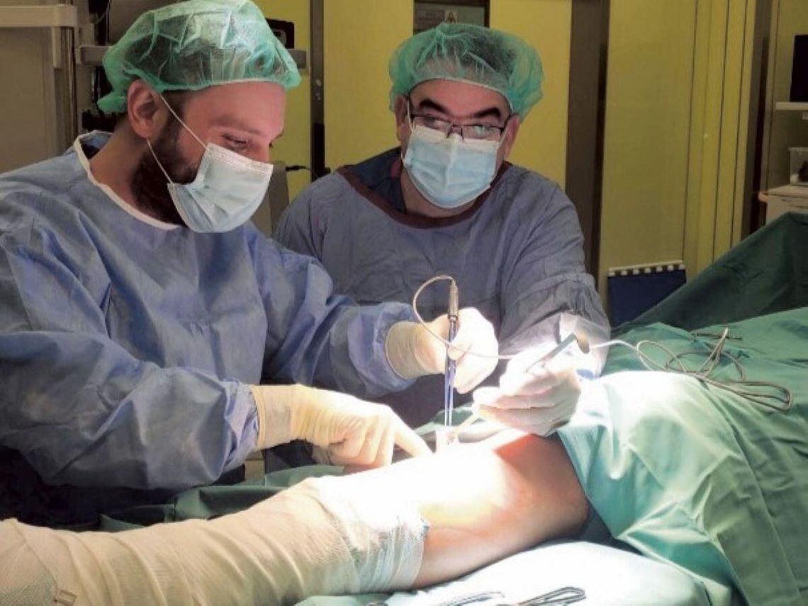 Ortopedyczny „Express” w Hrubieszowie. Pacjenci ściągają nawet z drugiego końca Polski Na ortopedię do szpitala w Hrubieszowie pacjenci ściągają nawet z drugiego końca Polski, uciekają przed kolejkami i długim oczekiwaniem na operacje i zabiegi.