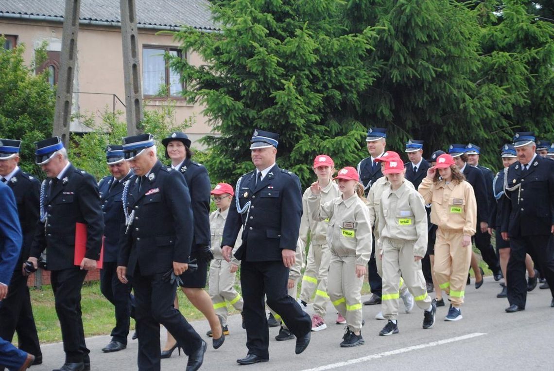 OSP Wieprzów ma już 75 lat. Jednostka otrzymała nowy sztandar