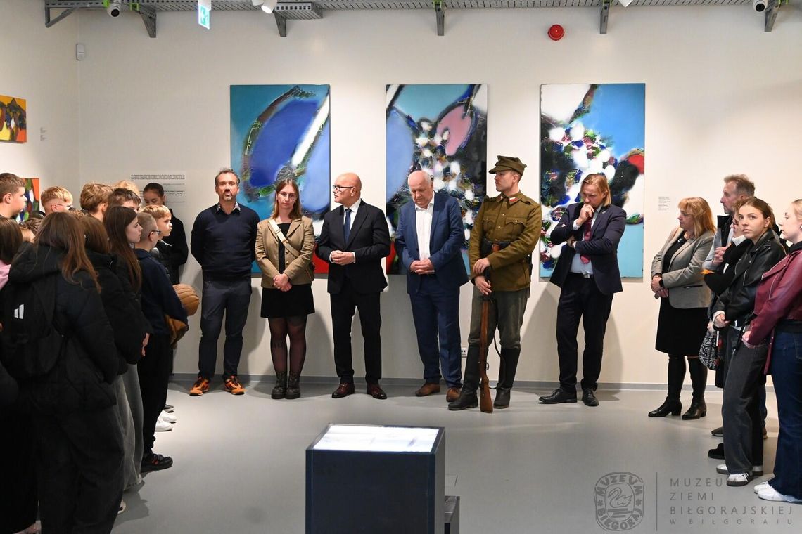 Osuchy: Między wojną a sztuką [ZDJĘCIA]