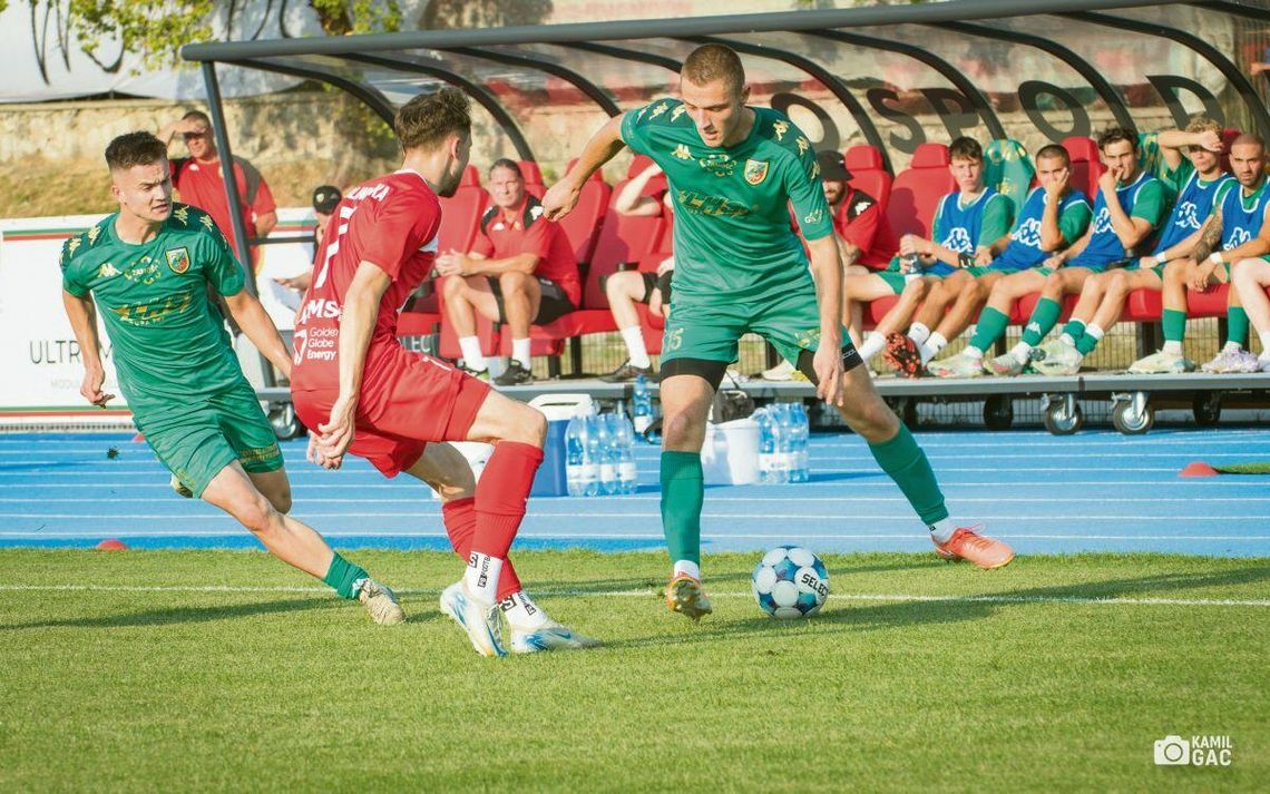 Ligowe występy na swoim nowym stadionie przy ul. Królowej Jadwigi Hetman Zamość rozpoczął od efektownego piątkowego zwycięstwa nad Lublinianką 5:2 (2:1).