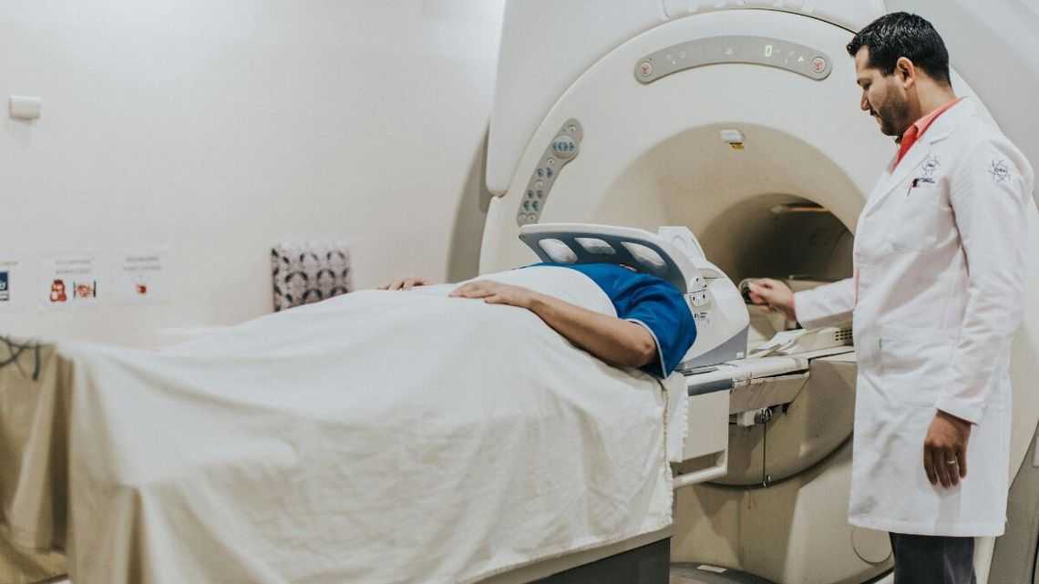 Są najnowsze dane NFZ. Wiemy, jak długo pacjenci czekali w kolejce do poradni i szpitali na koniec 2025 roku.