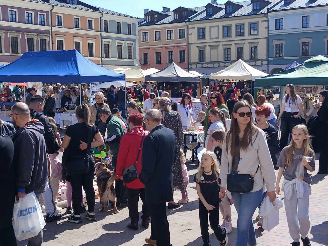 Podczas 47. Kiermaszu Wielkanocnego w Zamościu każdy mógł znaleźć coś dla siebie.
