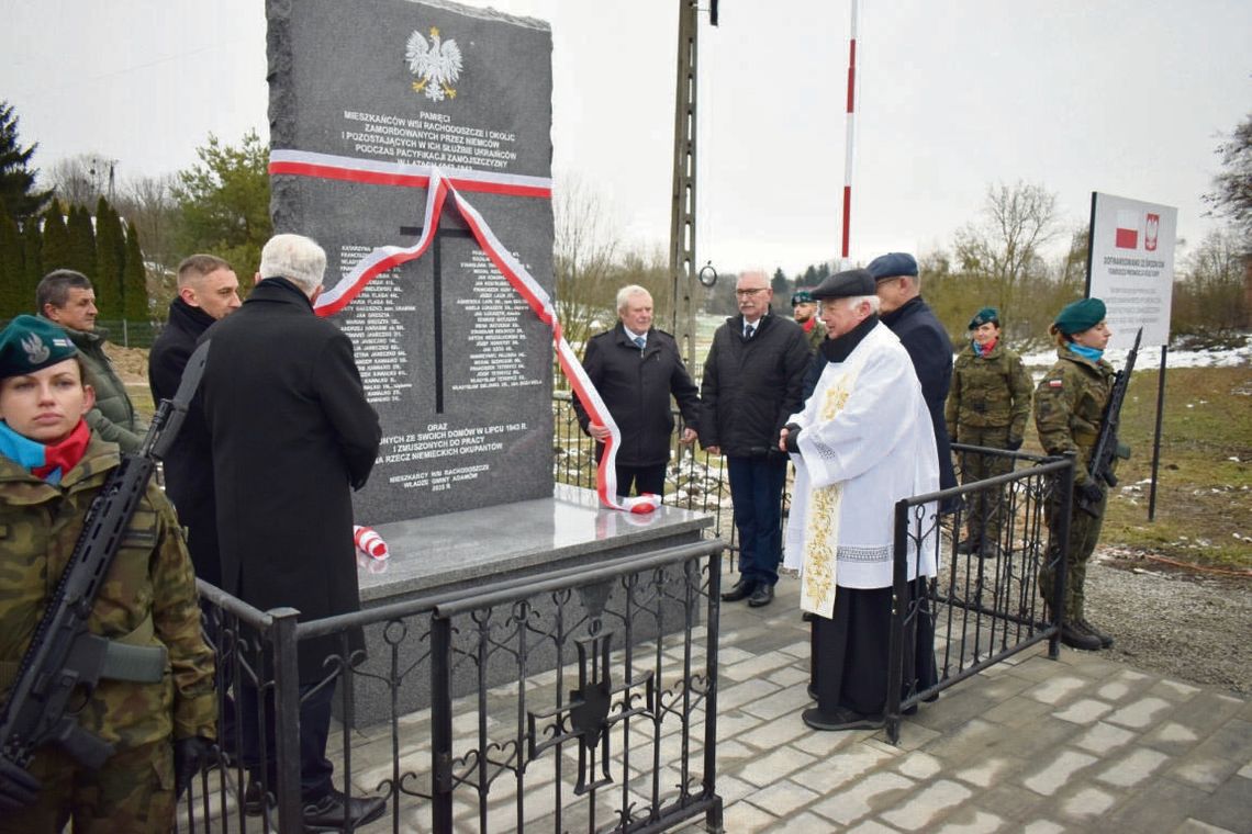 Pamięci mieszkańców wsi Rachodoszcze odsłonięto odnowiony pomnik Uroczystości odsłonięcia i poświęcenia pomnika w Rachodoszczach.