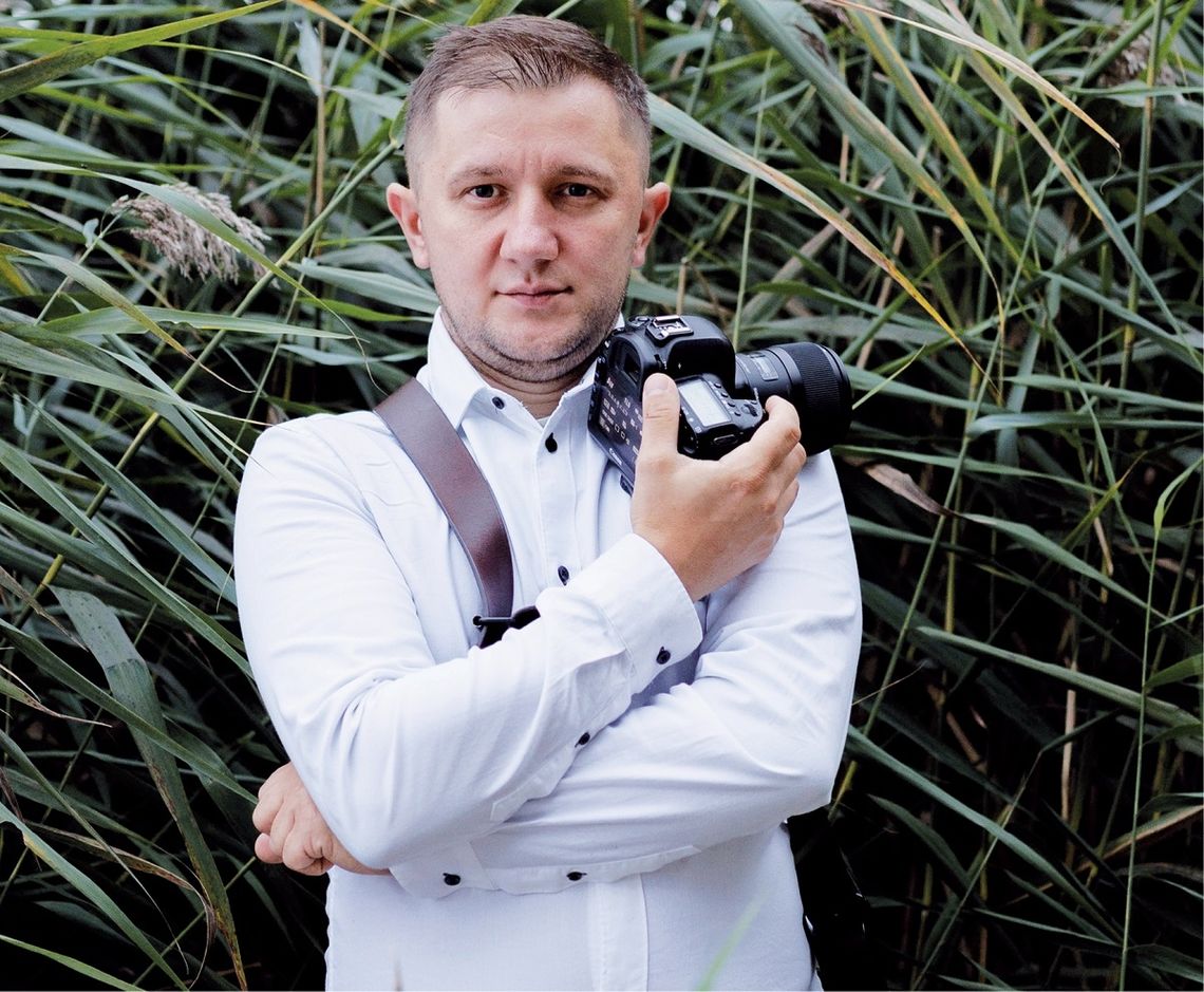Paweł Romaniuk, fotograf, który rok temu otworzył swoją firmę z branży fotograficznej.