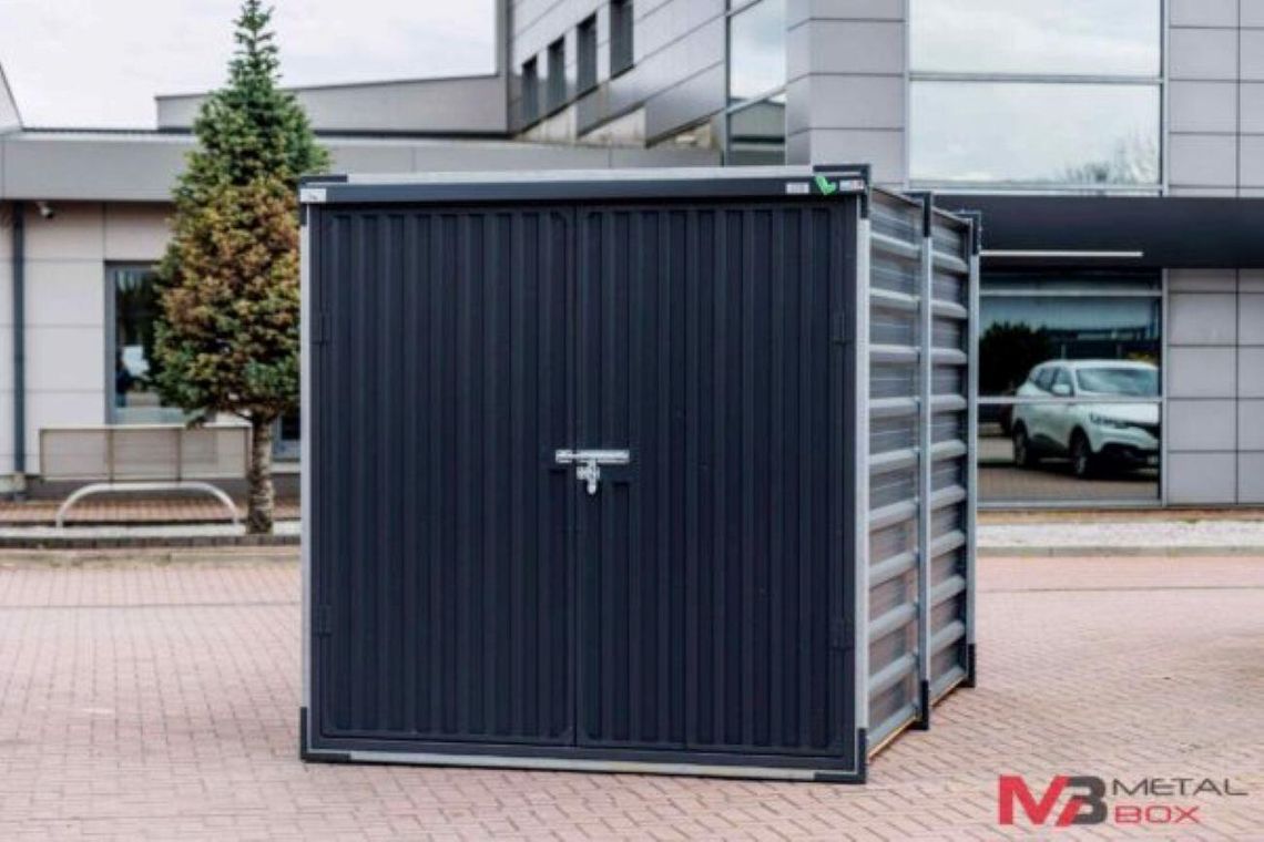 PERŁY BIZNESU 2025: Metal Box (Średnie Przedsiębiorstwo) Firma Metal Box, kierowana przez Jakuba Ziemińskiego, specjalizuje się w produkcji zaawansowanych technologicznie systemów ogrodzeniowych, kontenerów magazynowych i biurowych oraz szerokiej gamy komponentów stalowych.