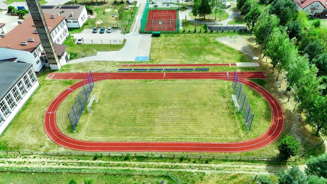 Przy Zespole Szkół Samorządowych im. Jana Pawła II w Tereszpolu-Zaorendzie zakończono inwestycję pod nazwą „Modernizacja infrastruktury sportowej przy szkole w Tereszpolu-Zaorendzie”.