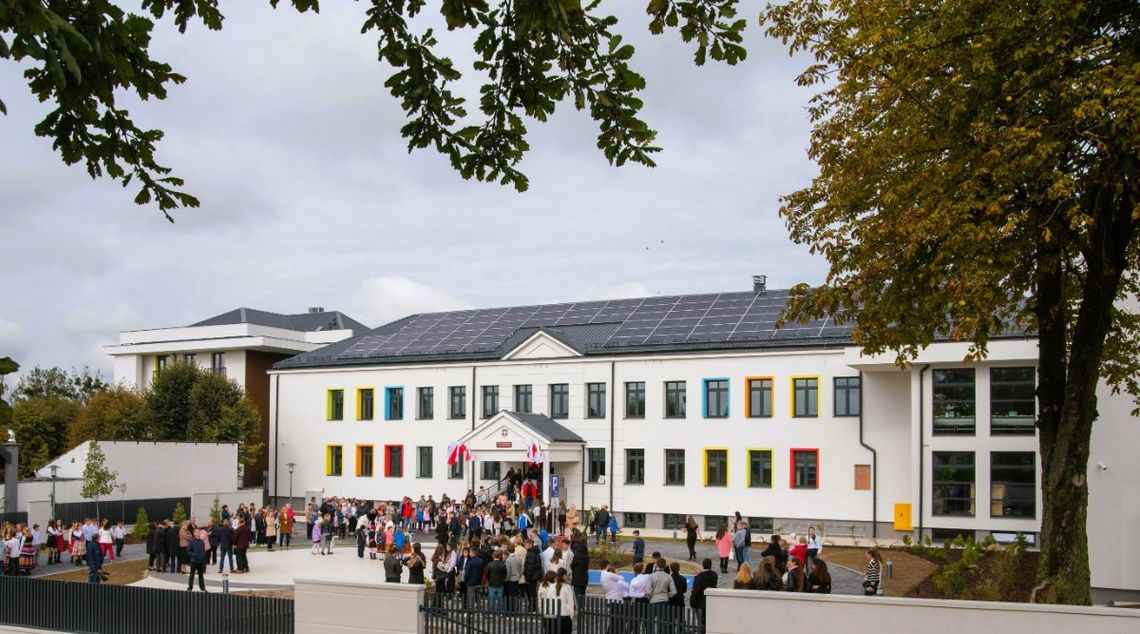 Rozbudowa i modernizacja Szkoły Podstawowej im. Henryka Sienkiewicza w Komarowie-Osadzie.