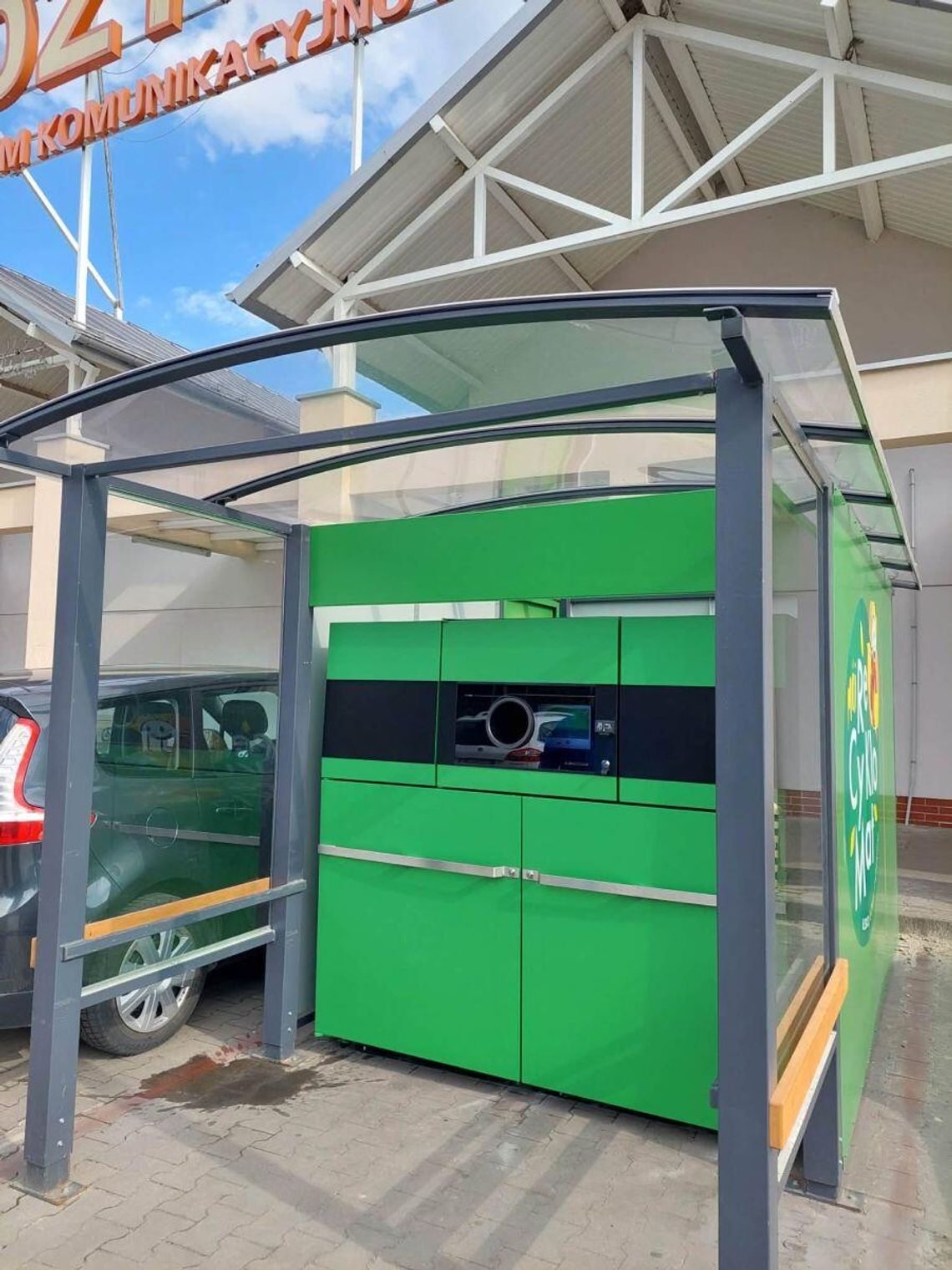 W Szczebrzeszynie uruchomiono pierwszy butelkomat, w którym można odzyskać kaucję za zwrot butelek.