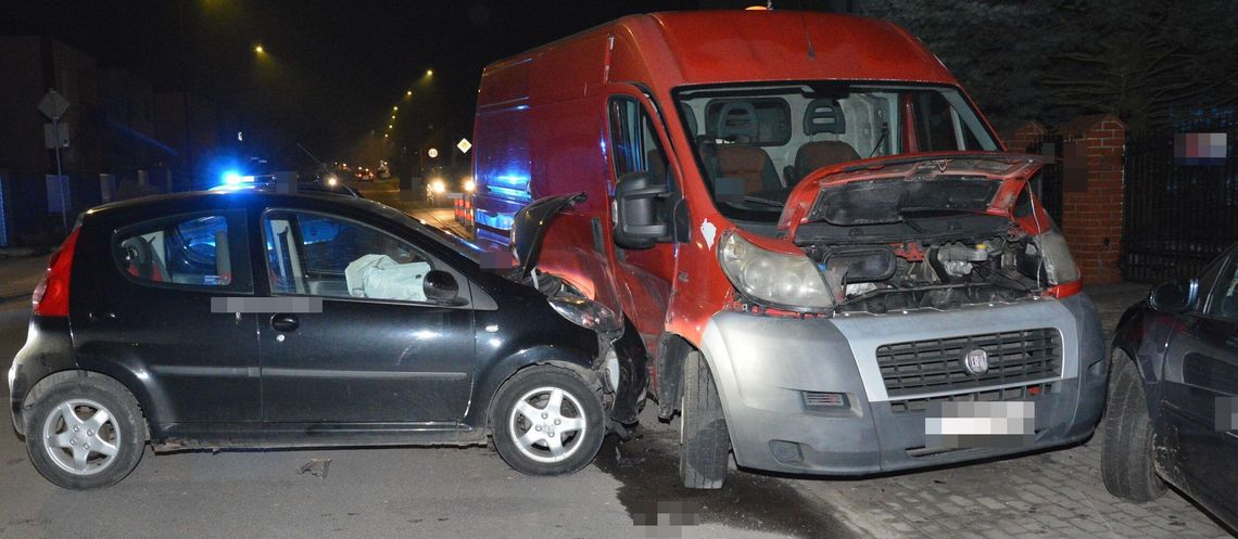 – Na szczęście żadna z osób podróżujących BMW ani przechodniów nie odniosła poważnych obrażeń – informuje st. asp. Joanna Klimek z biłgorajskiej policji.