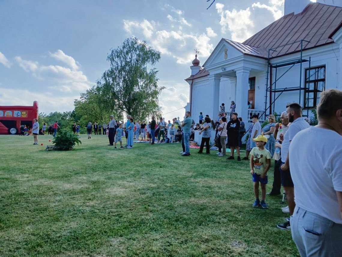 Około trzysta osób przez kilka godzin bawiło się podczas Pikniku Rodzinnego w podhrubieszowskim Czumowie.