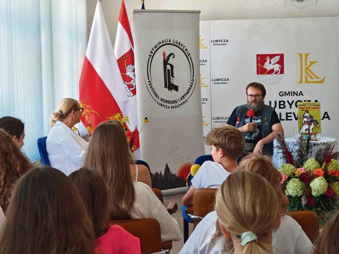 Spotkanie z Andrzejem Pilipiukiem podczas Kryminaliów Lubyckich.