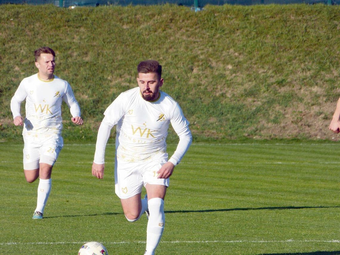 Po pierwszej części sezonu Grom zajmuje w tabeli „okręgówki” pierwsze miejsce. I tę pozycję chciałby zachować już do końca rozgrywek.