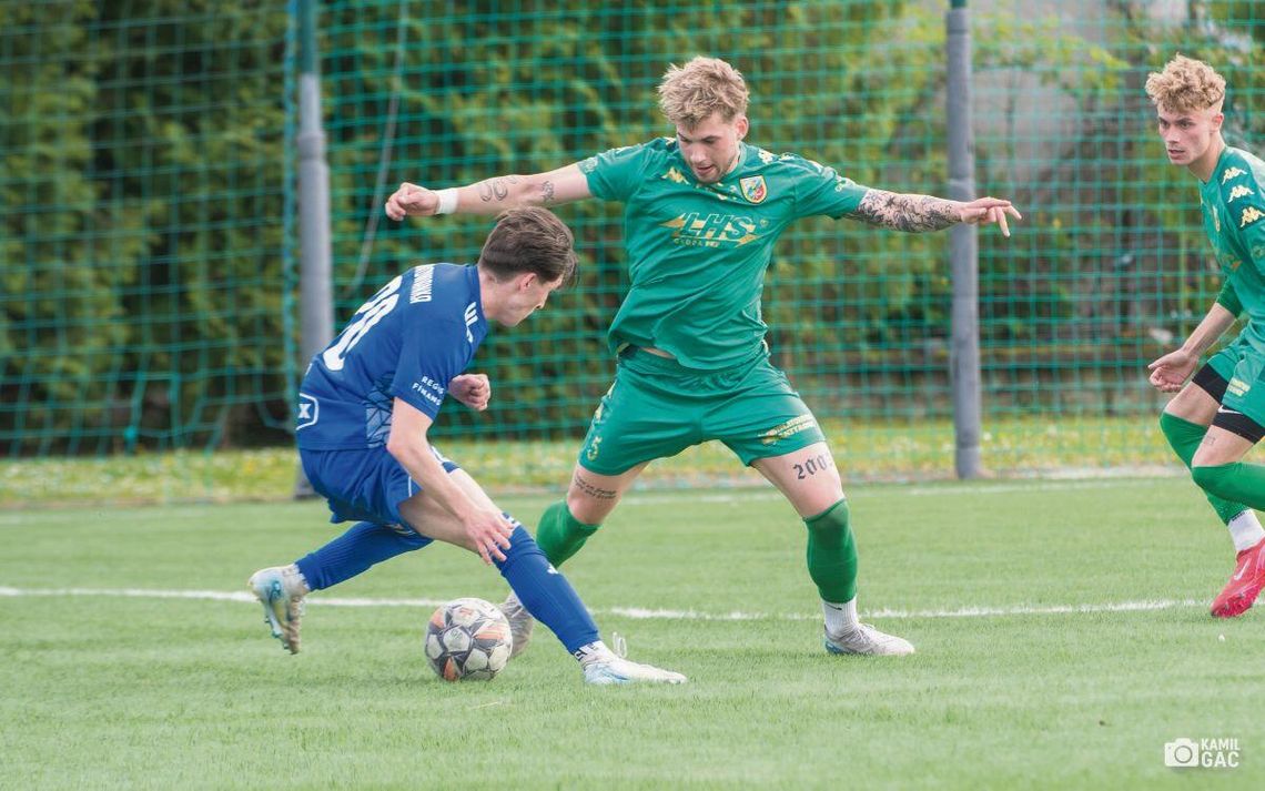 Hetman Zamość skorzystał na problemach kadrowych Janowianki Janów Lubelski, pokonał ją na własnym boisku 5:2 (3:1) i zamienił z nią miejscami w ligowej tabeli.