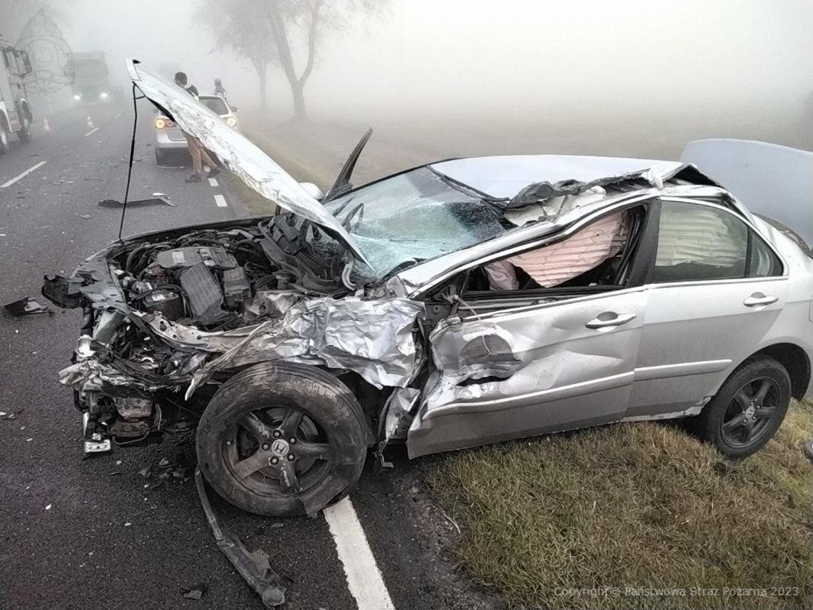 W Kąkolewnicy w powiecie radzyńskim doszło dziś, 24 października do zderzenia 4 pojazdów, w tym 2 ciężarówek i 2 osobówek.